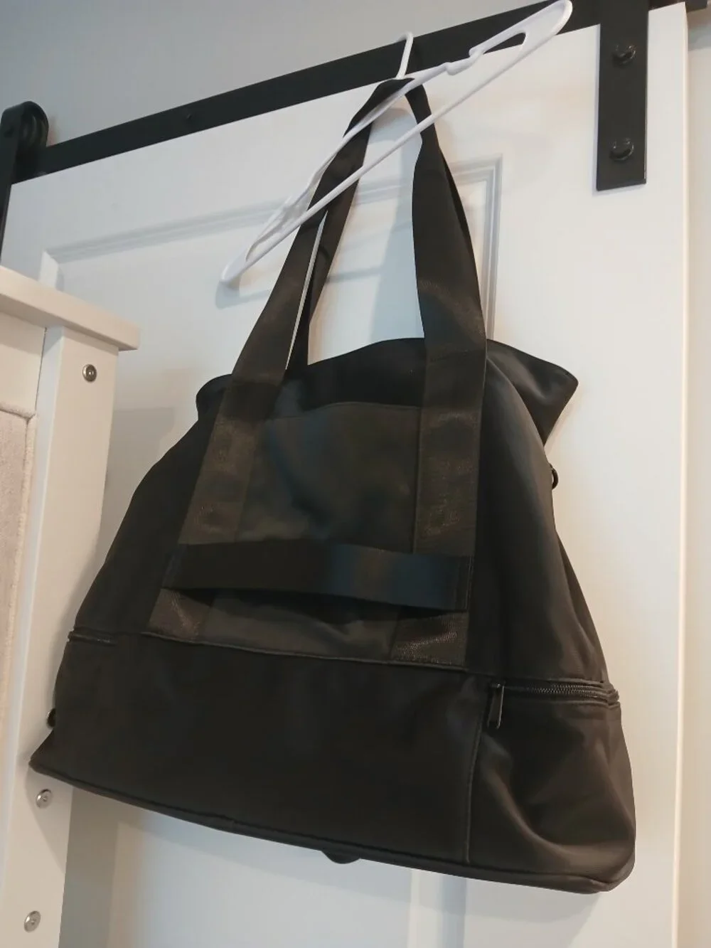REALLY GREAT SLEEK BLACK KSWISS ZIPPERED TOTE!!!